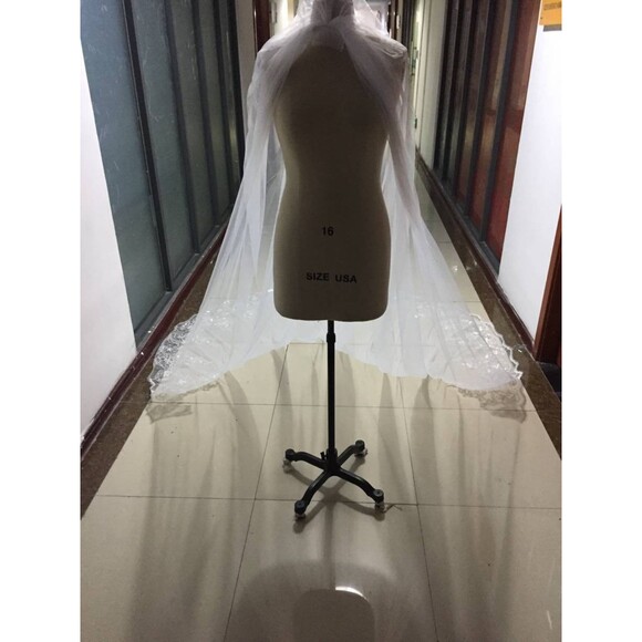 NWT 1 Layer Floral Squins Wedding Veil 118.11'' Long Bridal Veil with Comb - Picture 2 of 6